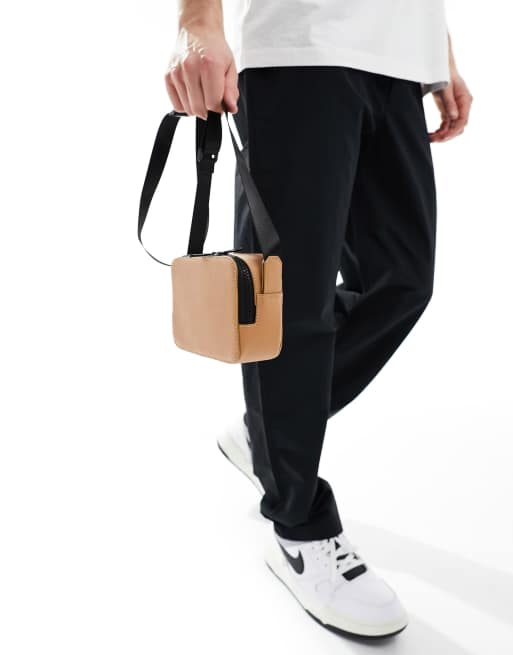 ASOS DESIGN - Sac bandoulière rigide en similicuir - Écru