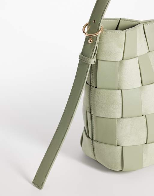 ASOS DESIGN - Sac seau effet tressé en similicuir et imitation daim - Sauge, 3 de 4