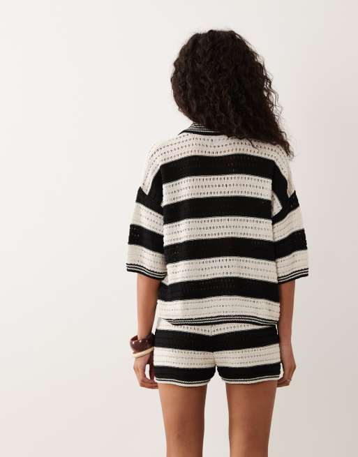 ASOS DESIGN - Sally Beach - Top in maglia monocromatica a righe con bottoni in coordinato, 3 di 4