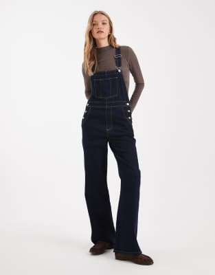ASOS DESIGN - Salopette en jean à délavage brut-Bleu