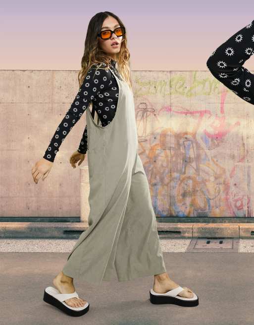ASOS DESIGN - Salopette minimaliste en cupro - Vert gris