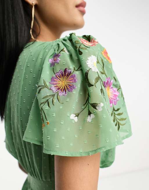 ASOS DESIGN – Salviagrön plisserad maxiklänning i dobbyväv med draperad ringning och broderi, 2 av 4