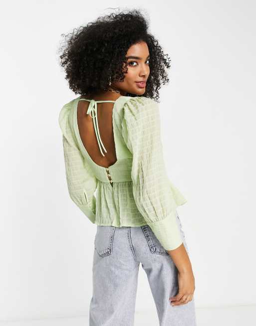 ASOS DESIGN – Salviagrön, smockad peplum-topp med breda manschetter, 2 av 4