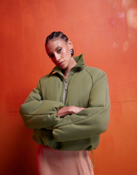 ASOS DESIGN – Salviagrön, stickad pufferjacka med krage - view 1