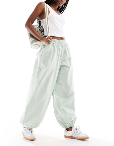 ASOS DESIGN – Salviagröna, tvättade byxor i poplin med elastisk midja och cargopaneler - view 1