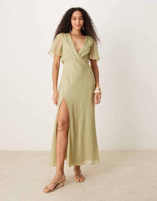 ASOS DESIGN - Salviegrøn midikjole med flagrende ærmer og slå-om-design foran og sømdetaljer