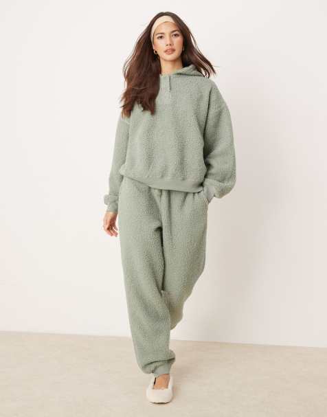 ASOS DESIGN - Salviegrønt loungesæt i imiteret lammeskind med oversized hættetrøje og joggingbukser - view 1