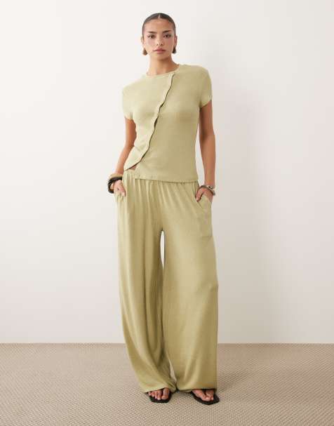 ASOS DESIGN - Salviegrønt sæt bestående af bukser med vide ben og top med asymmetrisk snit i strik med tekstur - view 1