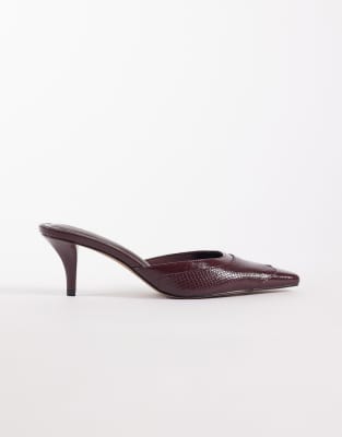 ASOS DESIGN - Sammie - Western-Mules in Burgunderrot mit kantiger Zehenpartie und Absatz