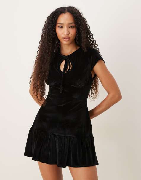 ASOS DESIGN – Samt-Minikleid in Schwarz mit Schlüssellochausschnitt und tiefer Taille - view 1