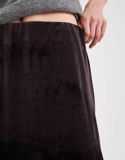ASOS DESIGN – Samt-Minirock in Schokoladenbraun mit Spitzenbesatz, 3 von 5
