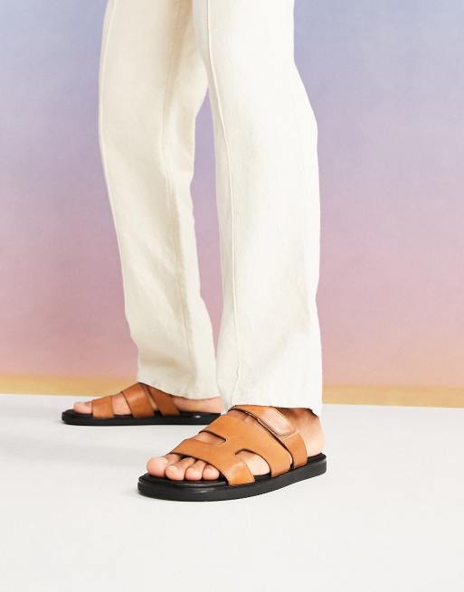 ASOS DESIGN – Sandalen aus Leder in Bronze mit farblich abgesetzter Sohle in Schwarz, 3 von 4