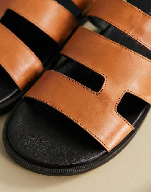 ASOS DESIGN – Sandalen aus Leder in Bronze mit farblich abgesetzter Sohle in Schwarz, 4 von 4