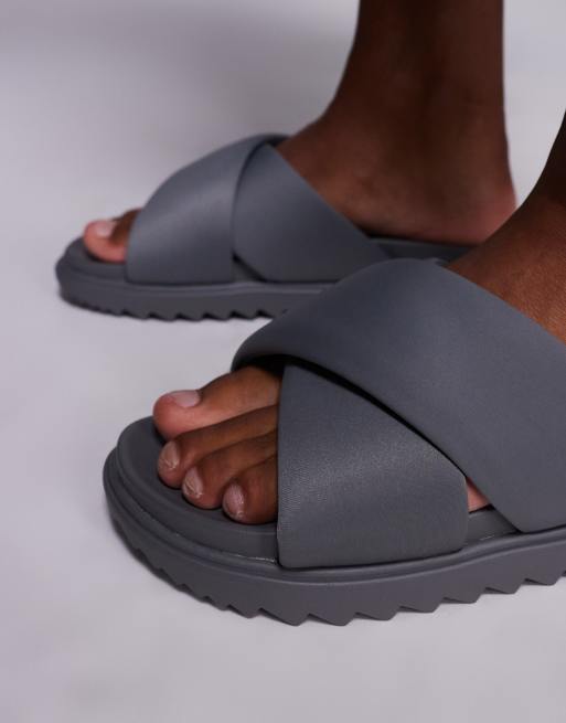 ASOS DESIGN - Sandalen met gewatteerde gekruiste banden in grijs, 4 van 4