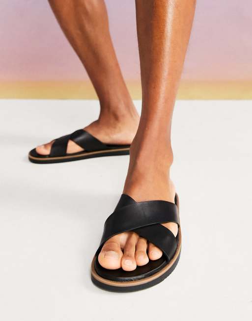 ASOS DESIGN Sandalen mit uberkreuzten Riemen aus Leder in Schwarz ASOS