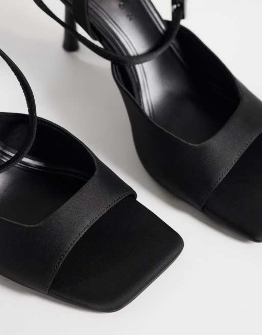 ASOS DESIGN sandali minimal con tacco alto in raso nero, 3 di 5