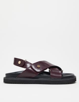  sandals in burgundy faux crocodile