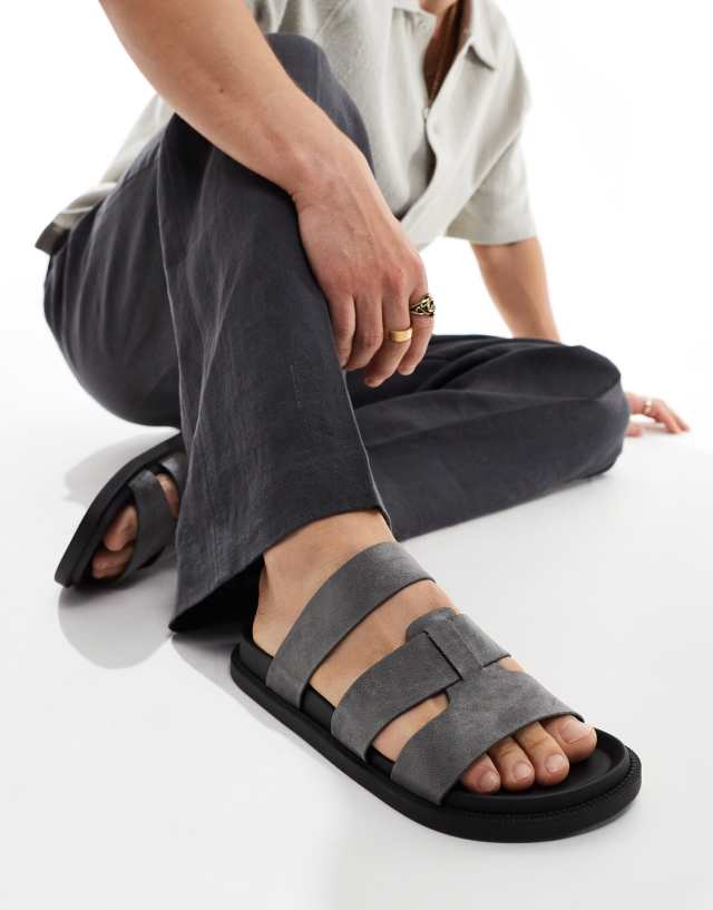 ASOS DESIGN - sandals in grey faux suede