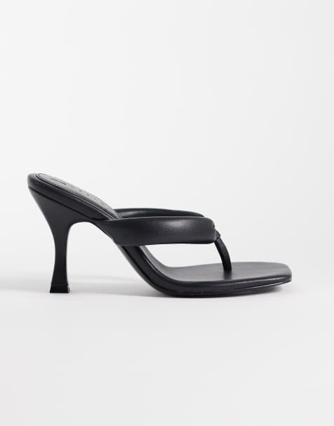 ASOS DESIGN sandały na obcasie z wyściełanym paskiem między palcami w czerni - view 1