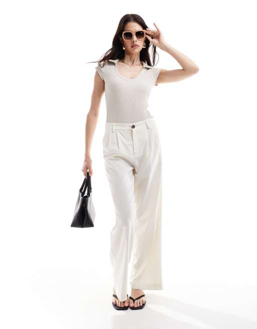 ASOS DESIGN – Sandfärgad body med korta ärmar, v-ringning och krage, 3 av 4