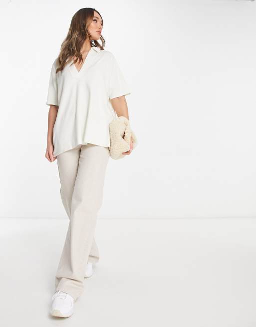 ASOS DESIGN - Sandfarvet afslappet poloskjorte med dyb V-hals, 4 af 4