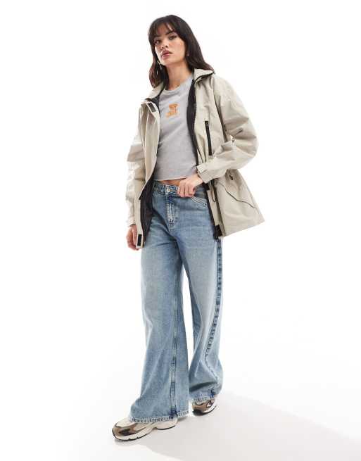 ASOS DESIGN - Sandfarvet vandrejakke med flere lommer, 3 af 4