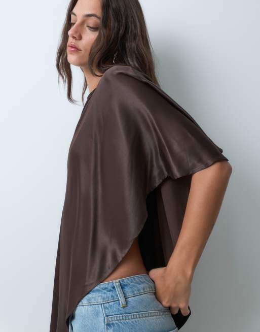 ASOS DESIGN satijnen asymmetrische oversized cape top in chocoladebruin, 3 van 5