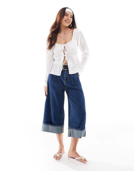 ASOS DESIGN - Satijnen babydoll top met kanten rand en gestrikte voorkant in wit, 4 van 4