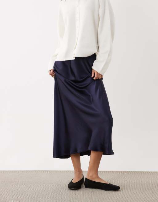 ASOS DESIGN satijnen bias maxi rok in navy, 2 van 5