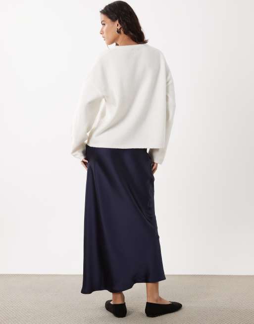 ASOS DESIGN satijnen bias maxi rok in navy, 3 van 5