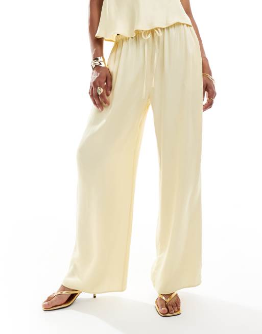 ASOS DESIGN - Satijnen broek met wijde pijpen en elastische taille in lichtgeel, deel van co-ord set, 2 van 5