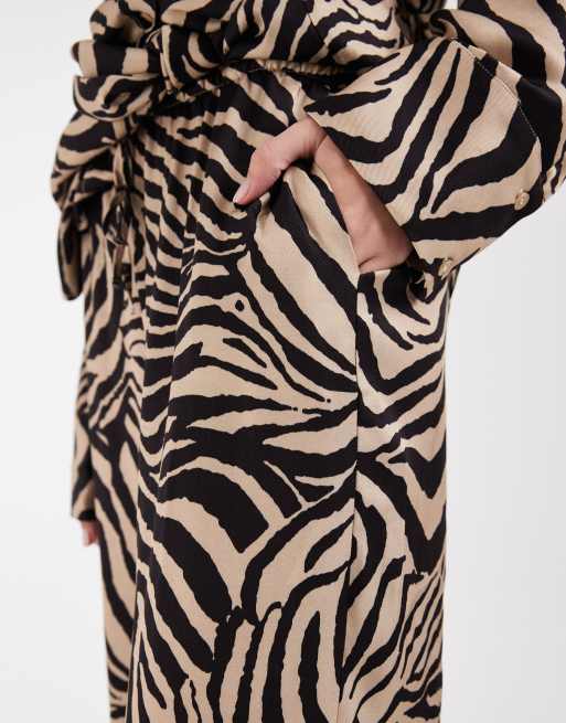 ASOS DESIGN - Satijnen broek met wijde pijpen en elastische taille in zebraprint, deel van co-ord set, 5 van 5