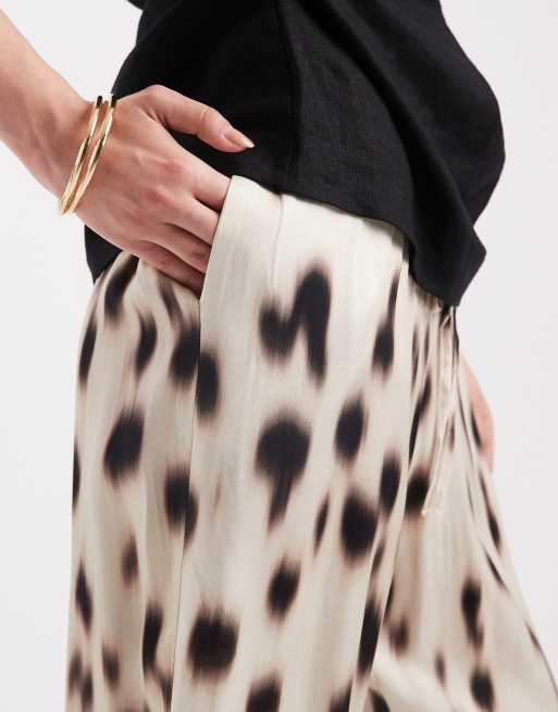 ASOS DESIGN - Satijnen broek met wijde pijpen en elastische taille met print, 4 van 5