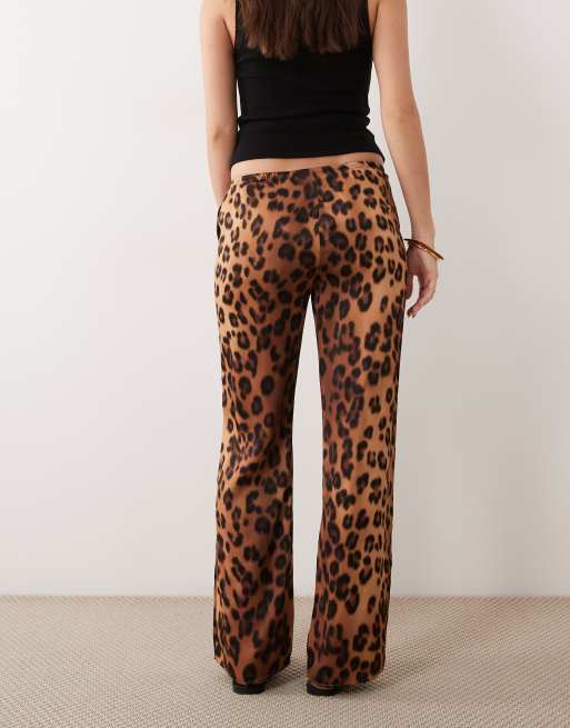 ASOS DESIGN - Satijnen broek met wijde pijpen in luipaardprint, 5 van 5