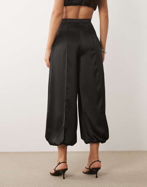 ASOS DESIGN satijnen bubble geplooide broek co-ord in zwart, 5 van 5