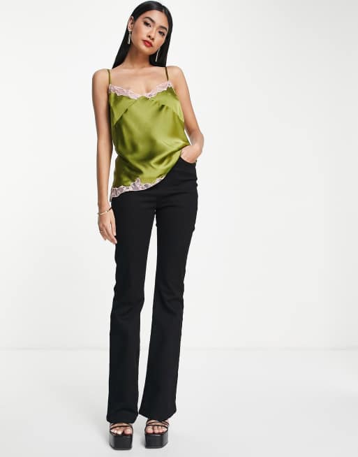 ASOS DESIGN - Satijnen cami met naaddetail en kanten rand in groen en roze 