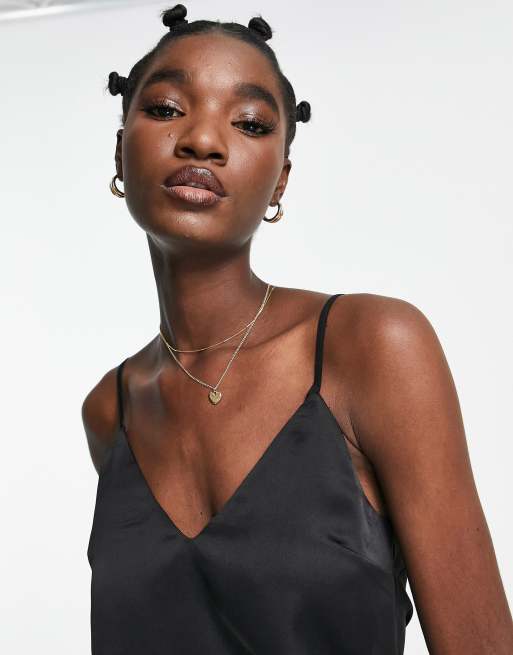 ASOS DESIGN - Satijnen cami met overslag aan de achterkant in zwart, 3 van 4