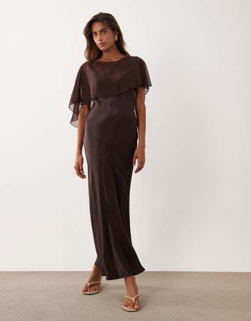 ASOS DESIGN satijnen cape-laag maxi jurk in chocoladebruin, 2 van 4
