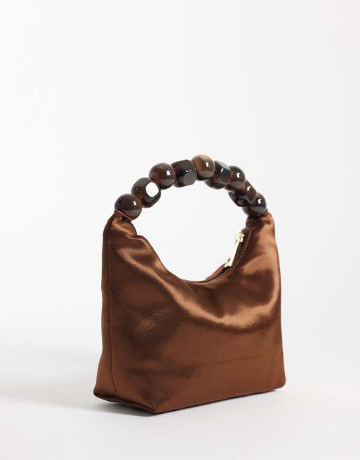 ASOS DESIGN satijnen clutchtas met balhandvat van hars in chocoladebruin, 2 van 4