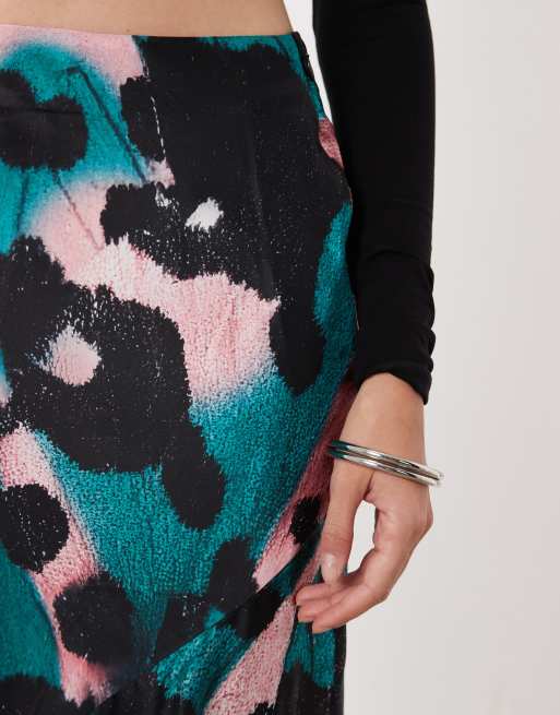 ASOS DESIGN satijnen fishtail maxi rok met neo dierenprint, 4 van 5