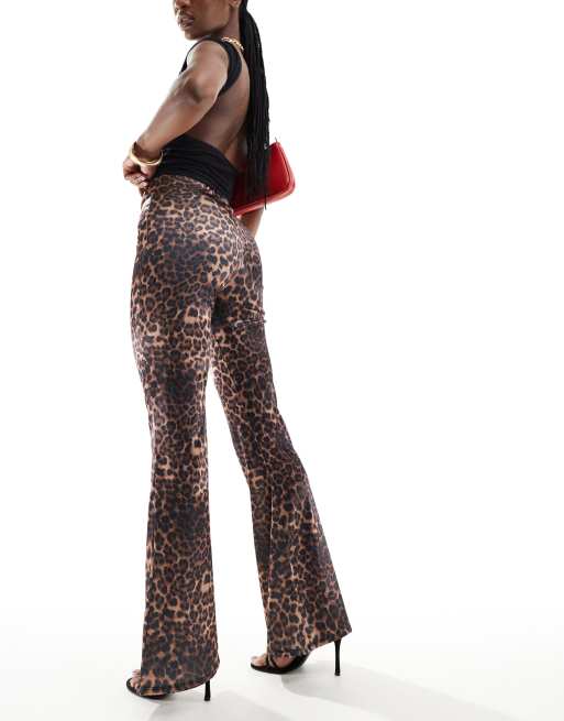 ASOS DESIGN - Satijnen flares met luipaardprint