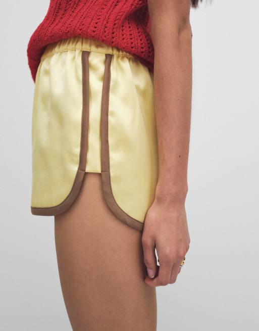 ASOS DESIGN - Satijnen hardloopshort met contrasterende naden in geel en mokka, 4 van 7