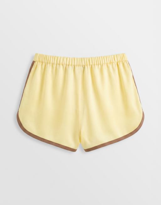 ASOS DESIGN - Satijnen hardloopshort met contrasterende naden in geel en mokka, 7 van 7
