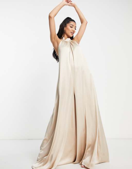 ASOS DESIGN - Satijnen jumpsuit met halternek, open rug en wijde pijpen in lichtgrijs