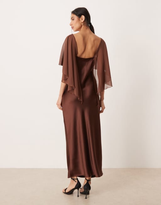 ASOS DESIGN - Satijnen maxi-jurk met cape-effect in chocoladebruin, 3 van 4
