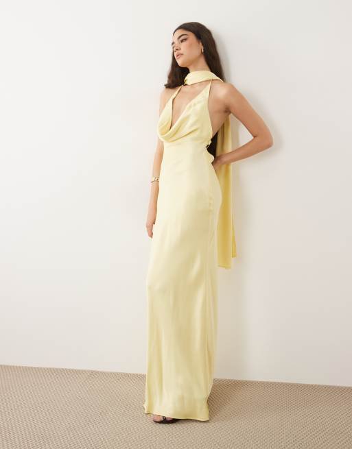 ASOS DESIGN - Satijnen maxi jurk met gedrapeerde halslijn en sjaal in lichtgeel, 4 van 4
