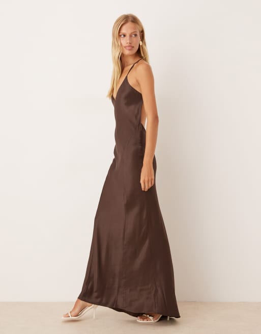 ASOS DESIGN Satijnen maxi jurk met naaddetail in chocoladebruin