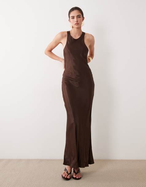 ASOS DESIGN - Satijnen maxi jurk met racerhals en split in chocoladebruin - view 1