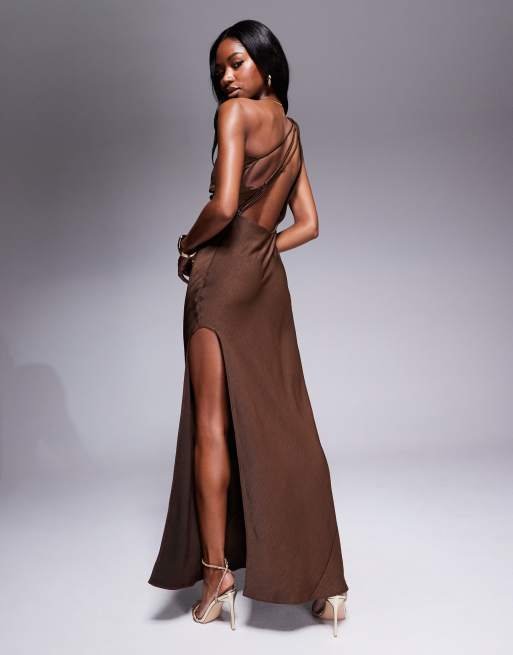 ASOS DESIGN - Satijnen midaxi jurk met asymmetrische bandjes en split in chocoladebruin, 2 van 4