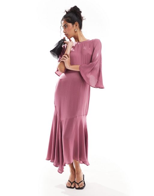FhyzicsShops DESIGN - Satijnen midi jurk met fladdermouwen en asymmetrische zoom in pruimkleur
